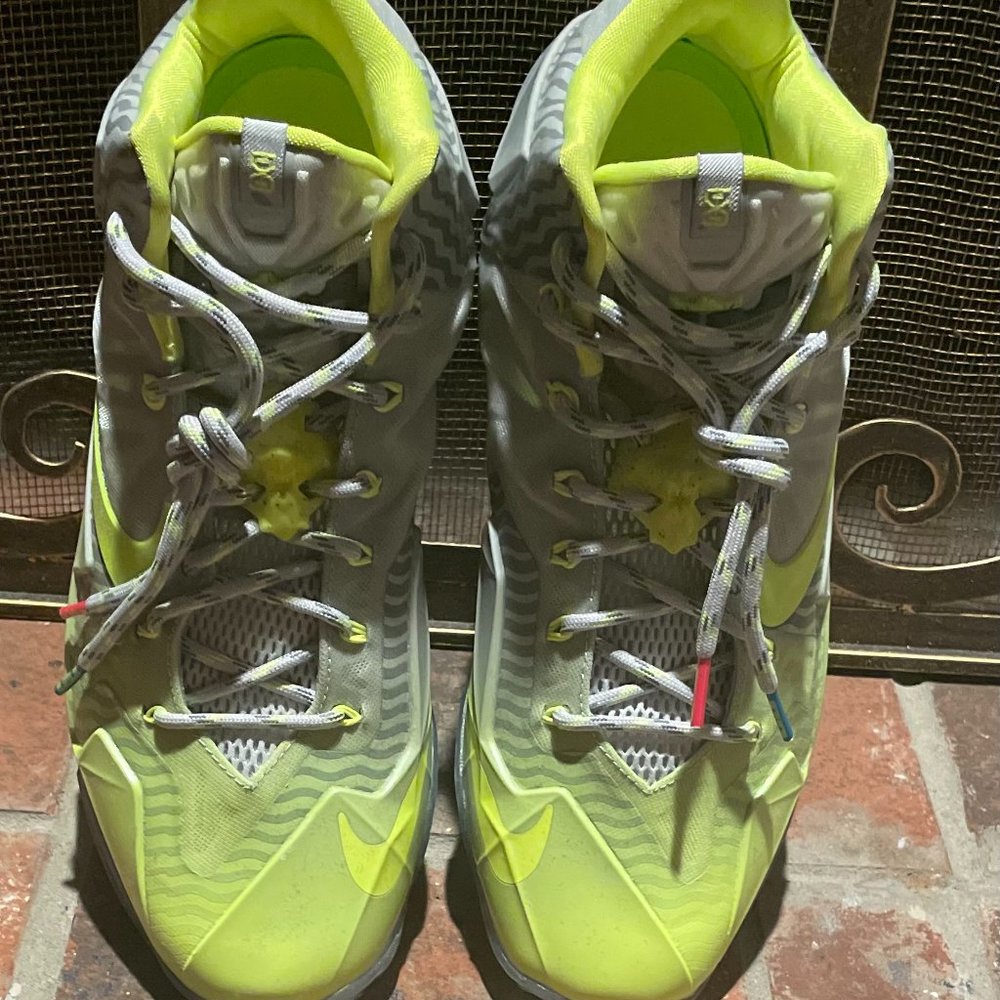 LEBRON XI COLLECTION 10.5